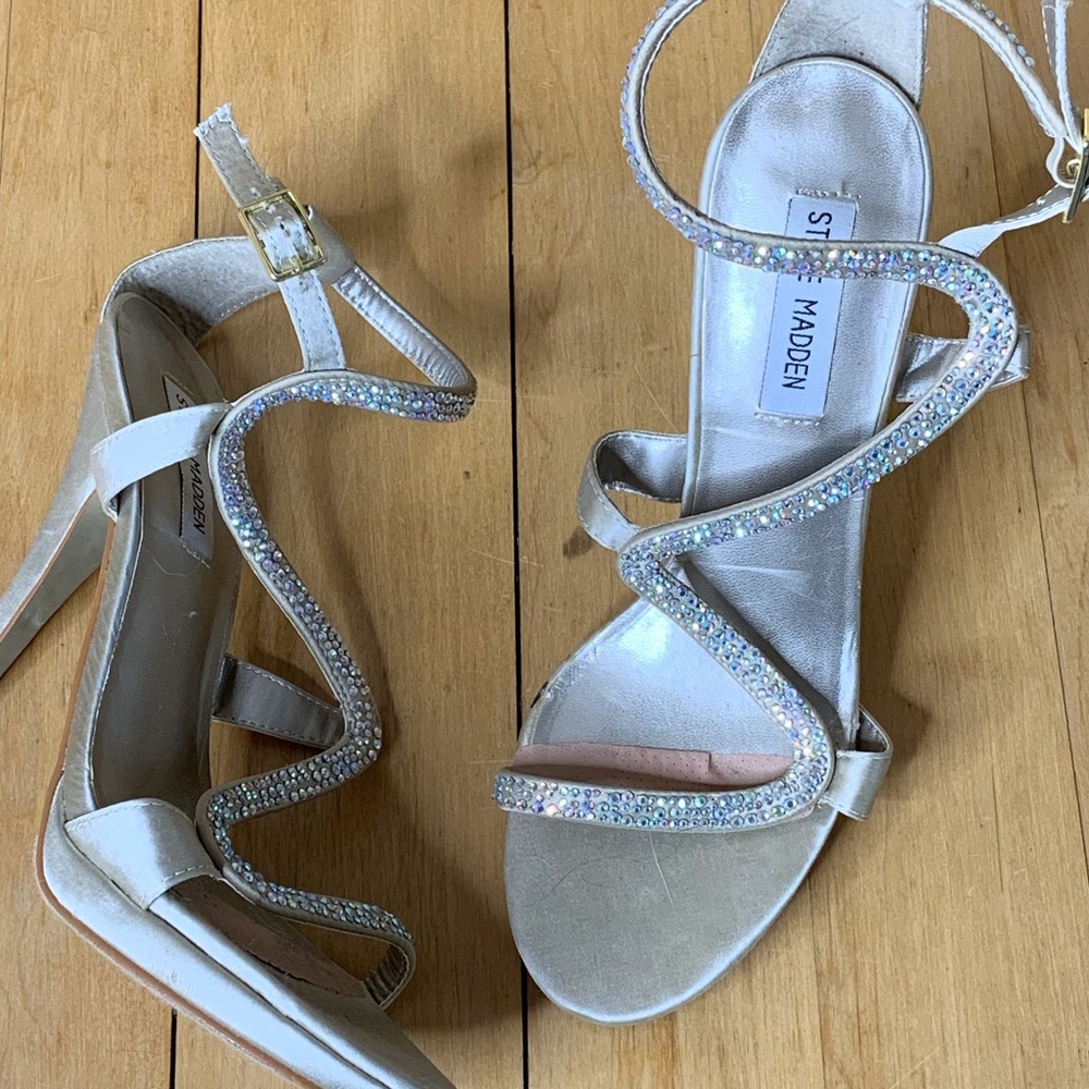 Steve Madden heels w/ rhinestones on straps sz7.5